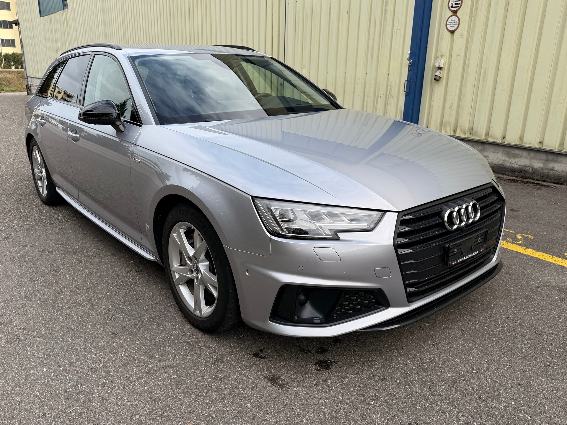 AUDI A4 Avant 40 TDI Design S-tronic-image-7
