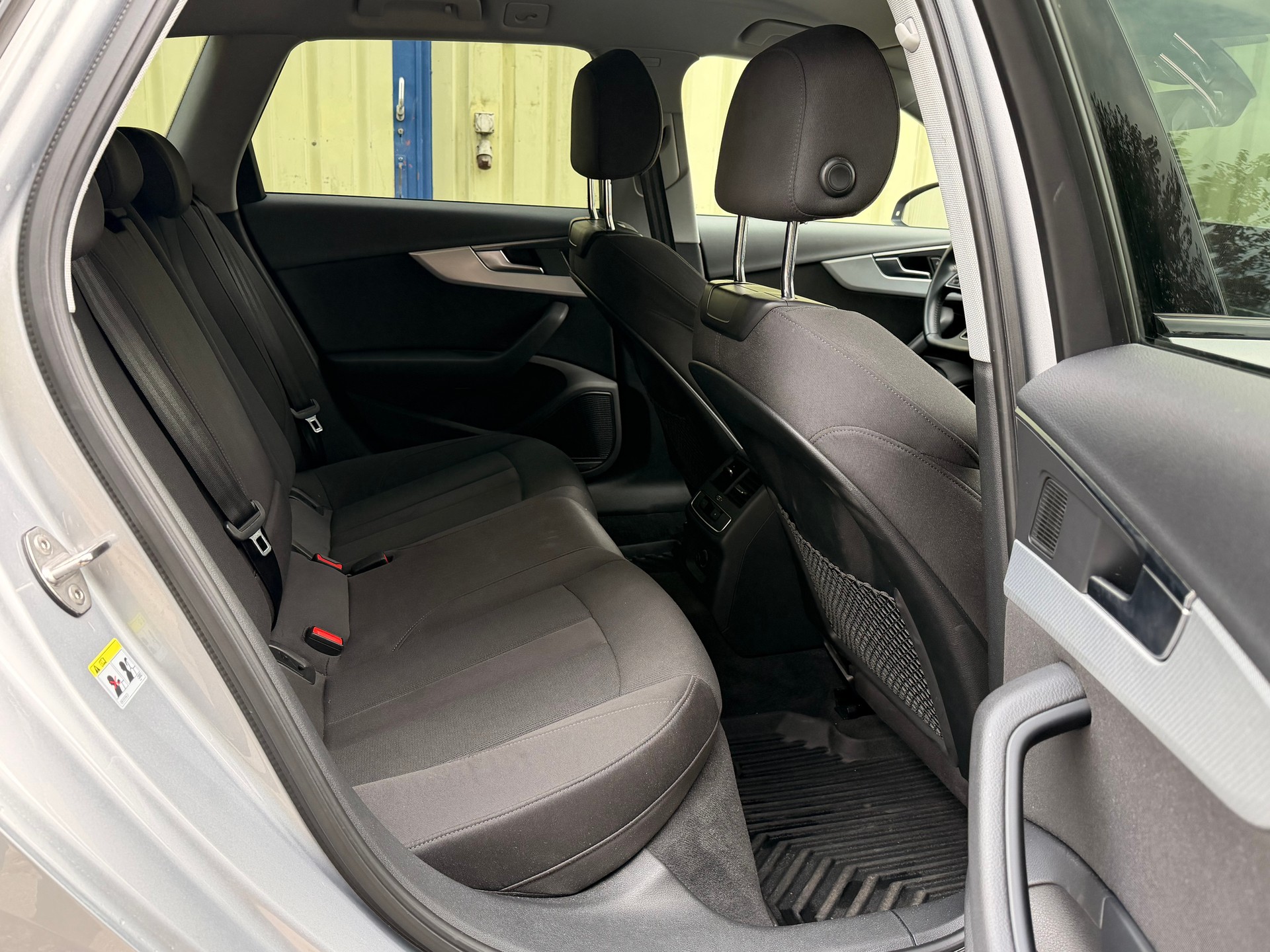 AUDI A4 Avant 40 TDI Design S-tronic-image-9