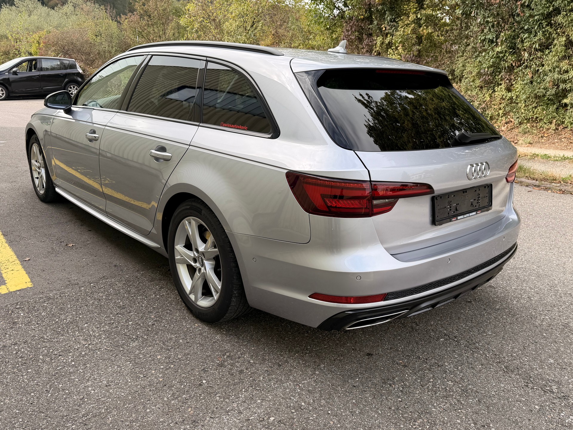 AUDI A4 Avant 40 TDI Design S-tronic-image-3