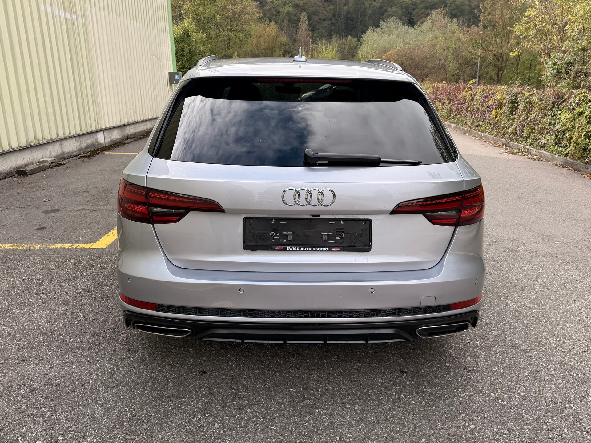AUDI A4 Avant 40 TDI Design S-tronic-image-4