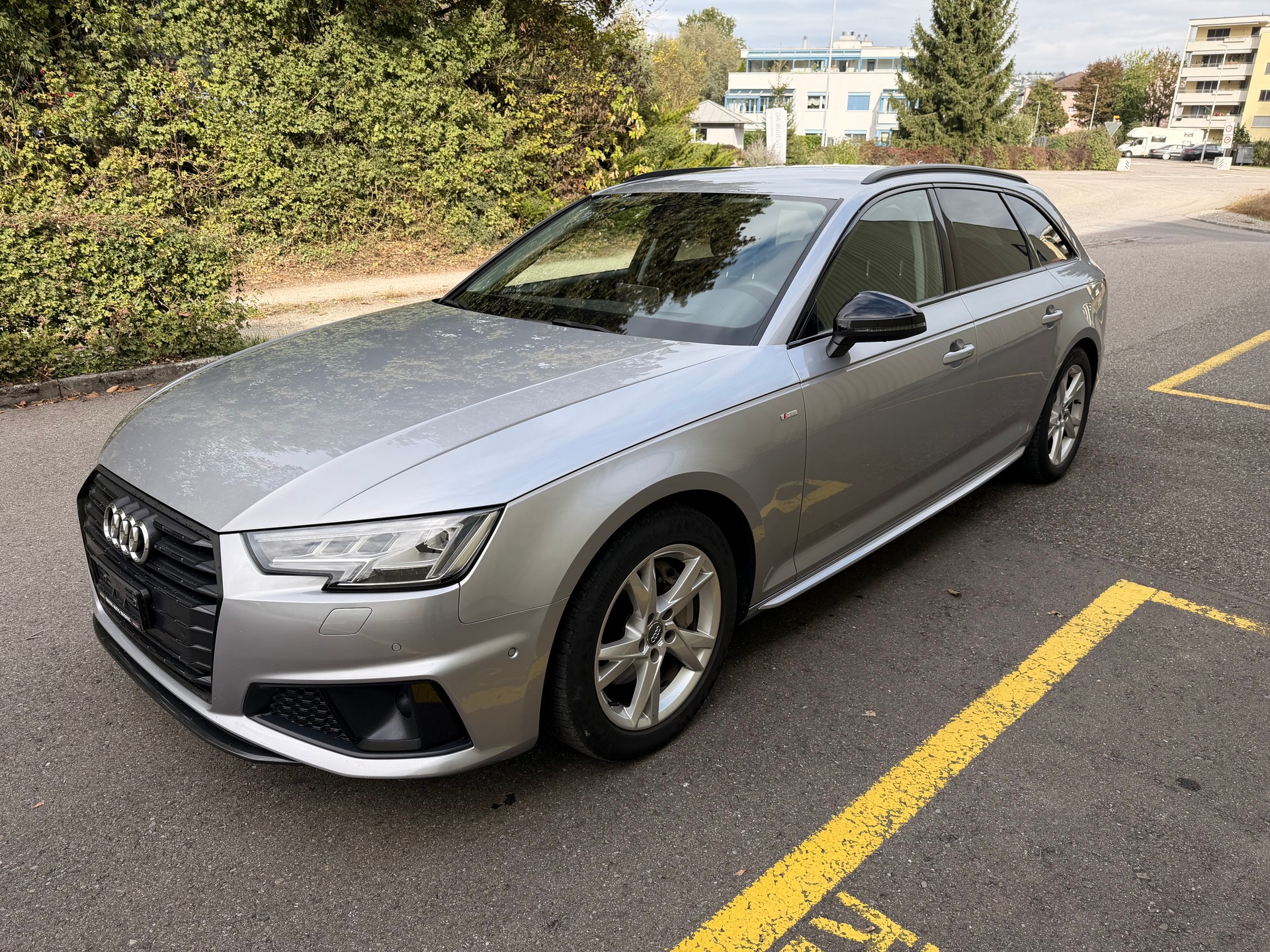 AUDI A4 Avant 40 TDI Design S-tronic-image-1