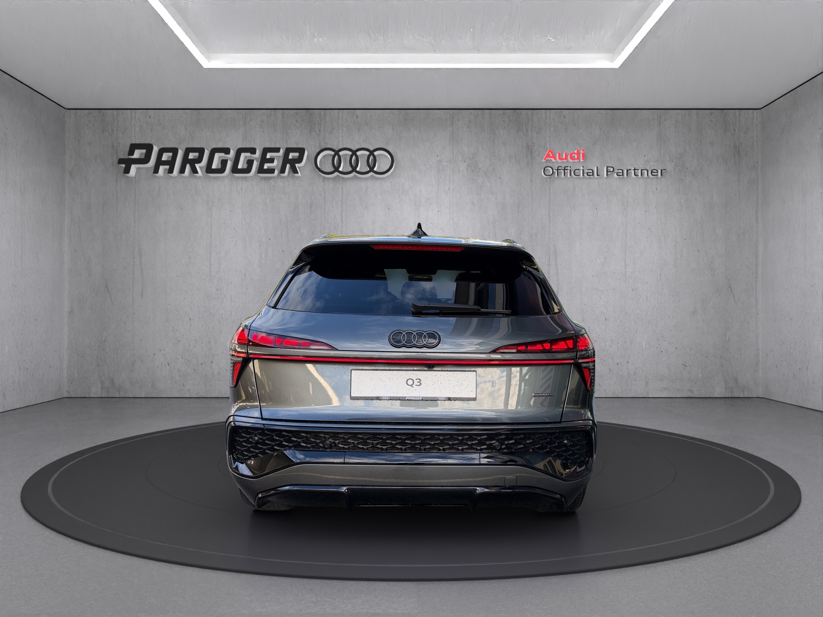 AUDI Q3 SUV TFSI quattro 195 kW S tronic-image-3