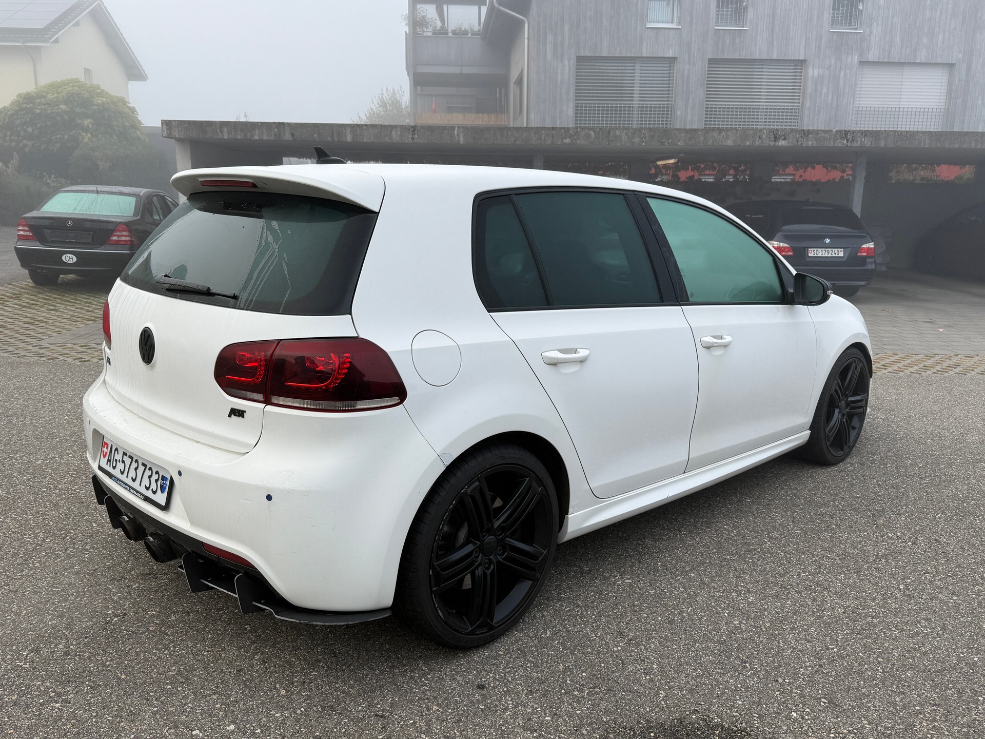 VW Golf 2.0 TSI R 4Motion DSG-image-2