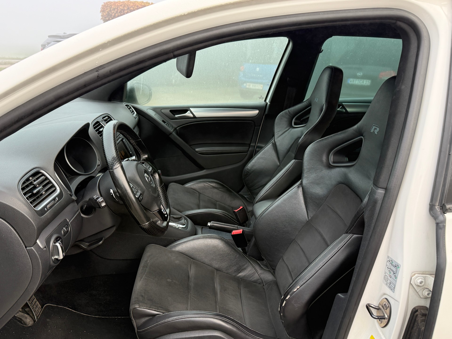 VW Golf 2.0 TSI R 4Motion DSG-image-7
