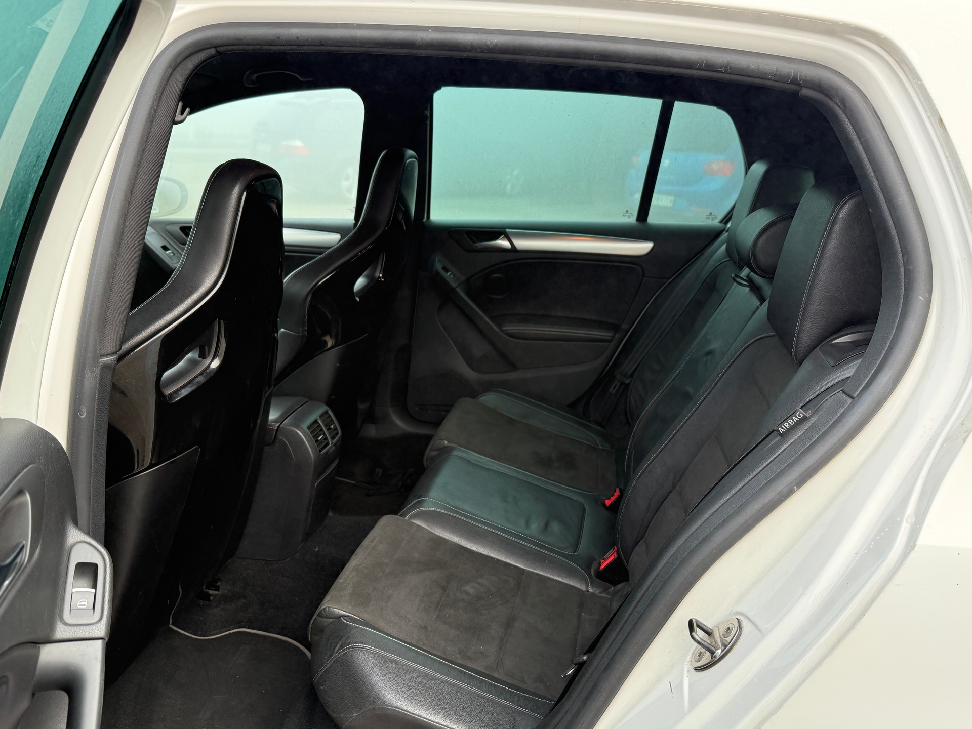 VW Golf 2.0 TSI R 4Motion DSG-image-4