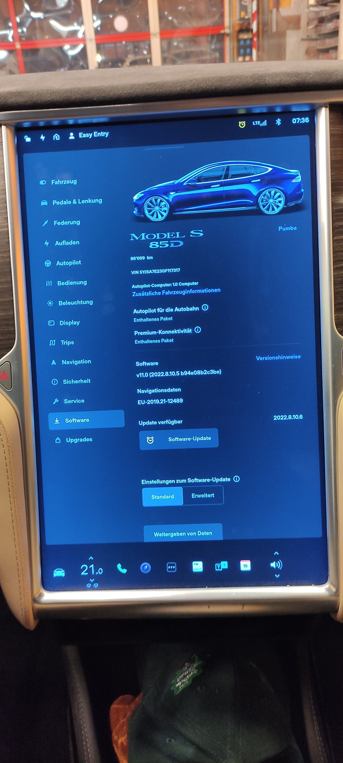 TESLA Model S 85 D-image-5