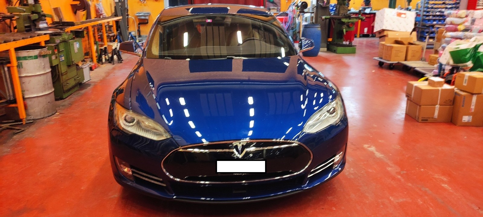 TESLA Model S 85 D-image-3