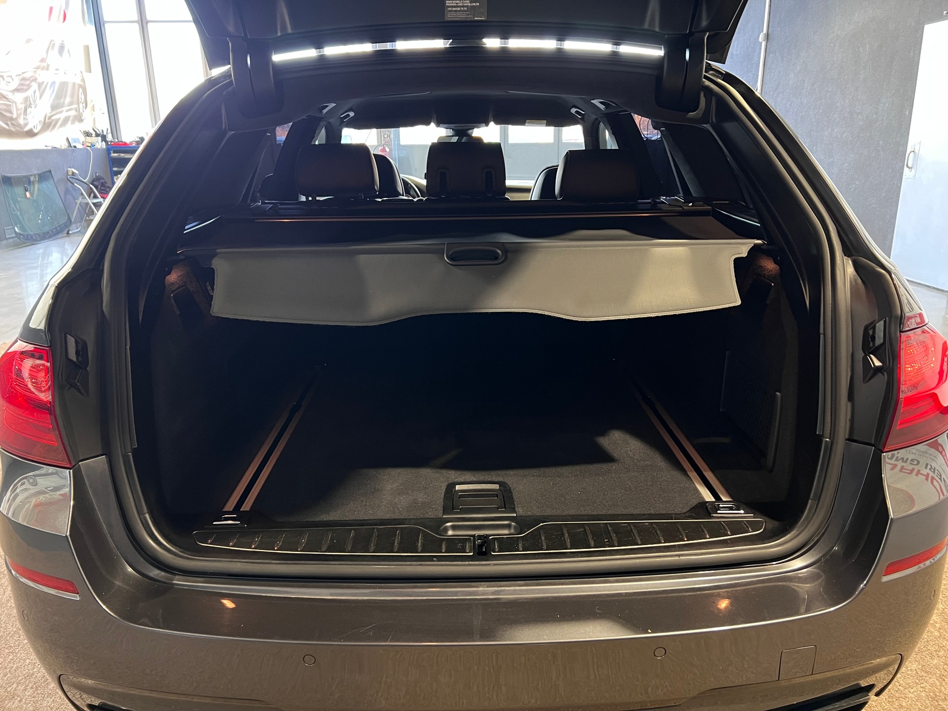 BMW M550d Touring xDrive Steptronic-image-4