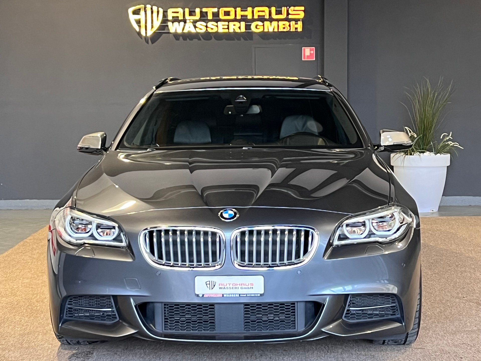 BMW M550d Touring xDrive Steptronic-image-8