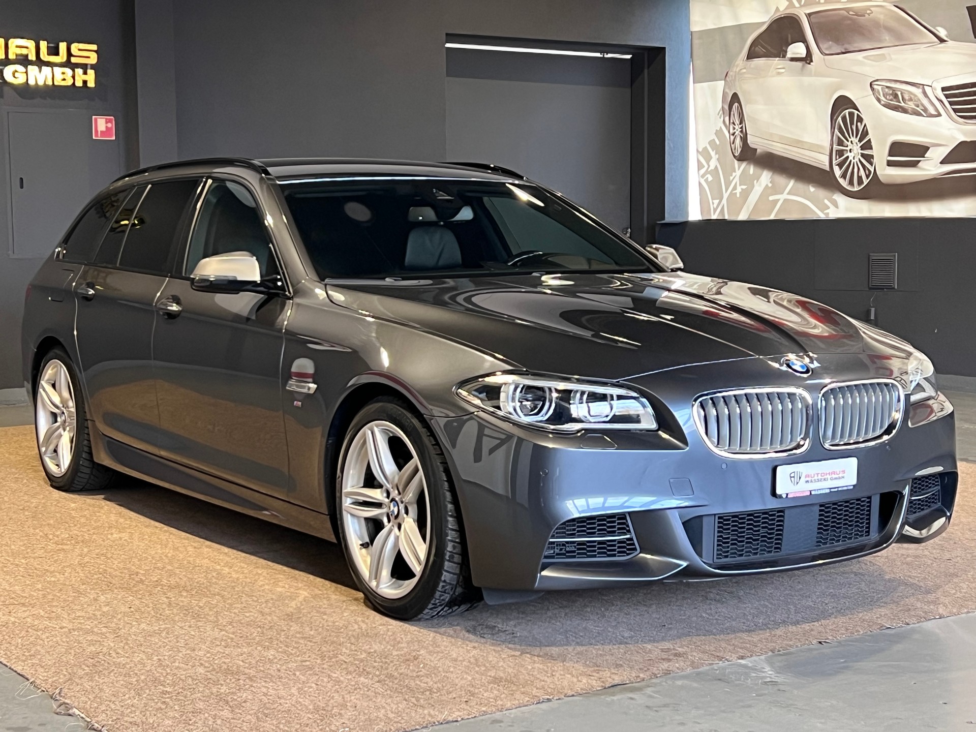 BMW M550d Touring xDrive Steptronic-image-0
