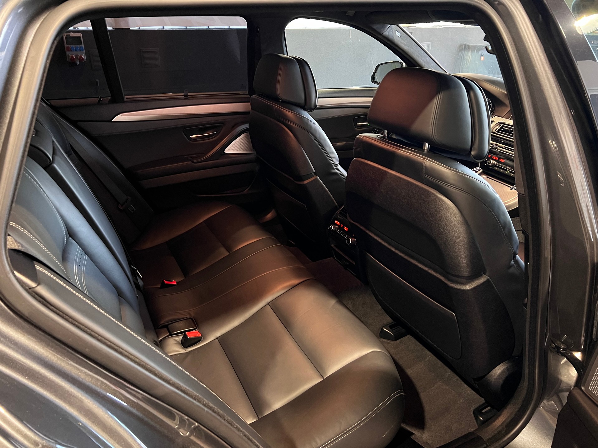 BMW M550d Touring xDrive Steptronic-image-14