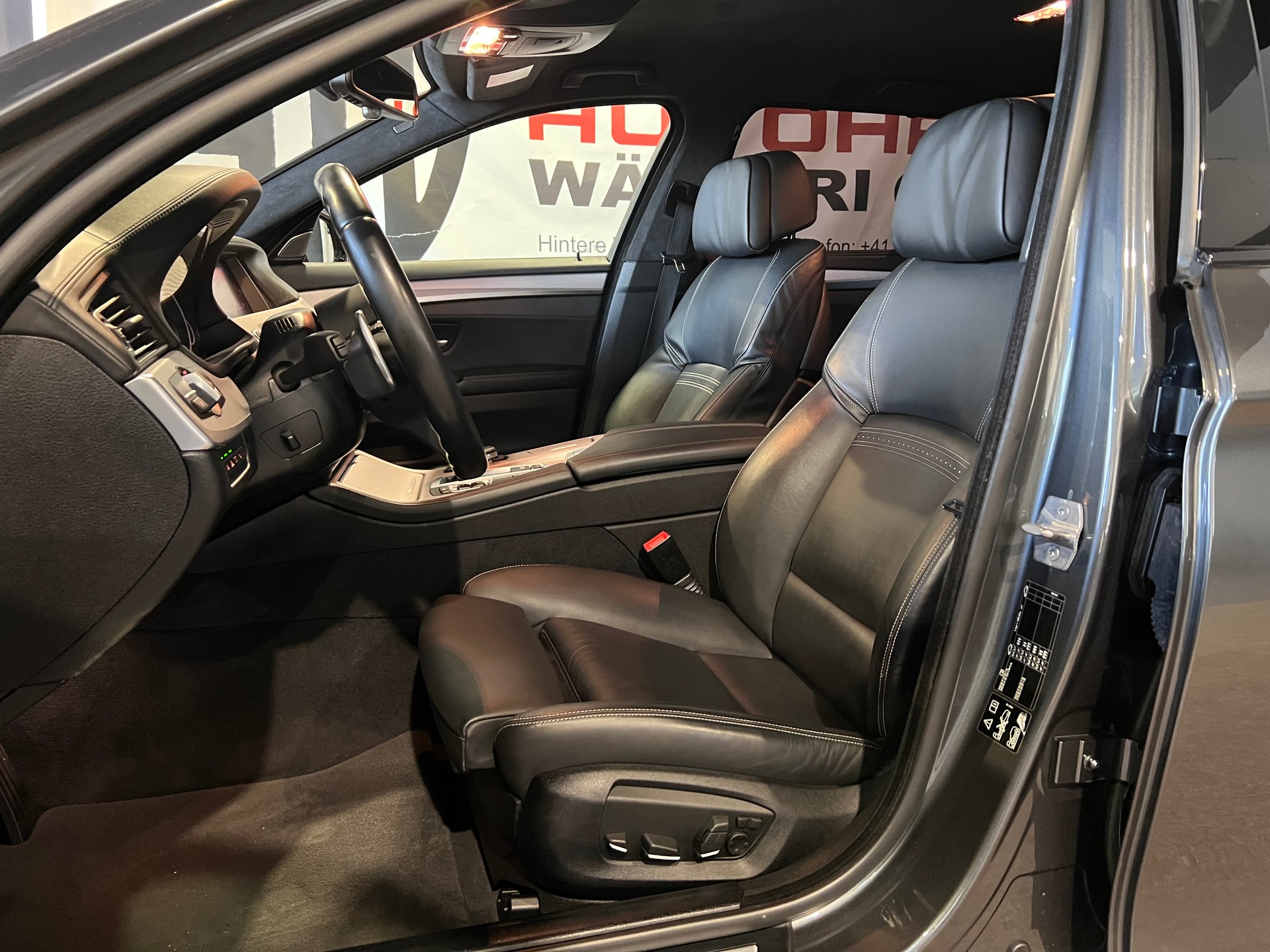 BMW M550d Touring xDrive Steptronic-image-11