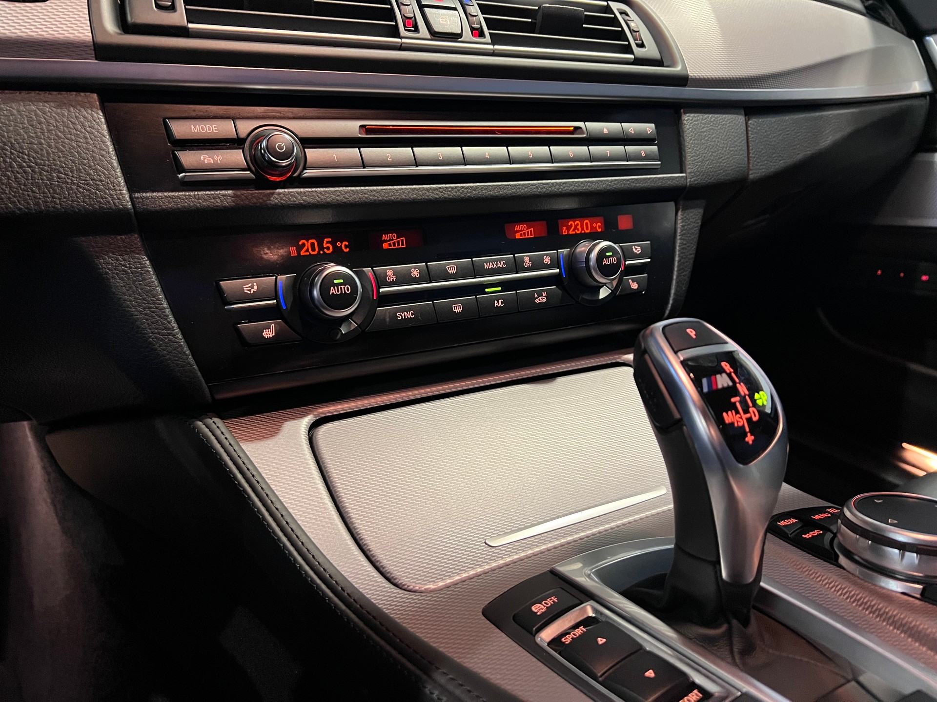 BMW M550d Touring xDrive Steptronic-image-17
