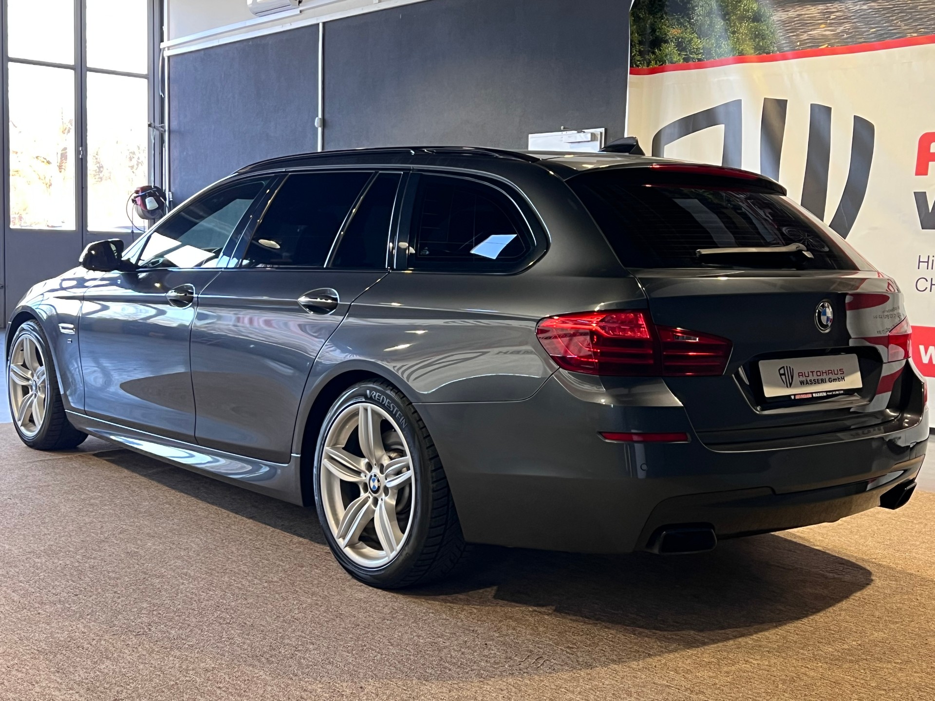 BMW M550d Touring xDrive Steptronic-image-5