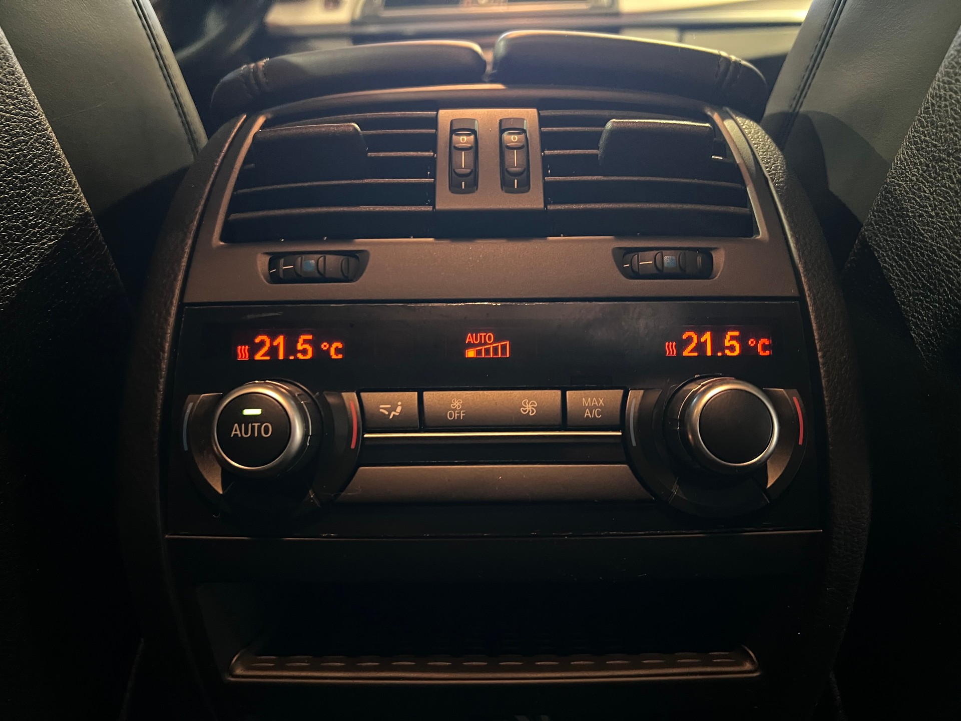 BMW M550d Touring xDrive Steptronic-image-21