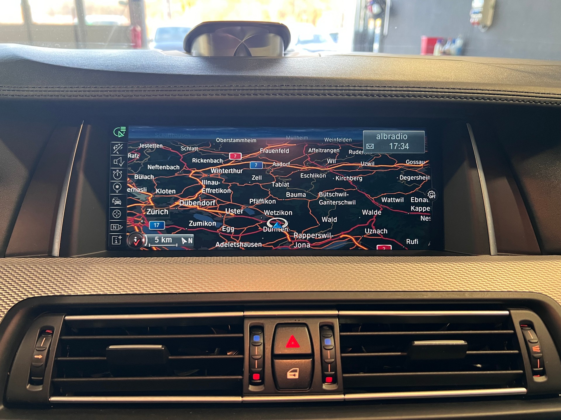 BMW M550d Touring xDrive Steptronic-image-16