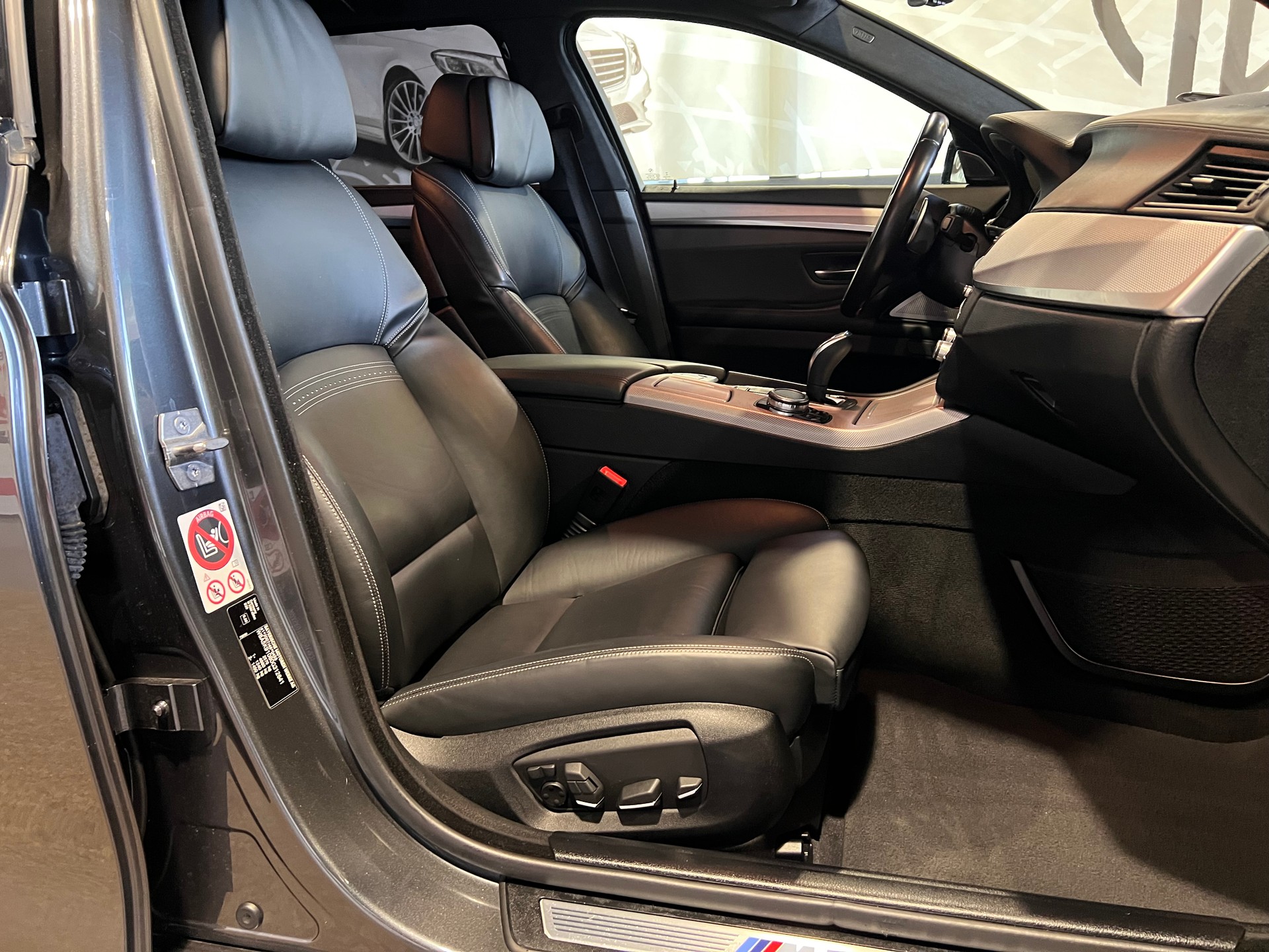 BMW M550d Touring xDrive Steptronic-image-13
