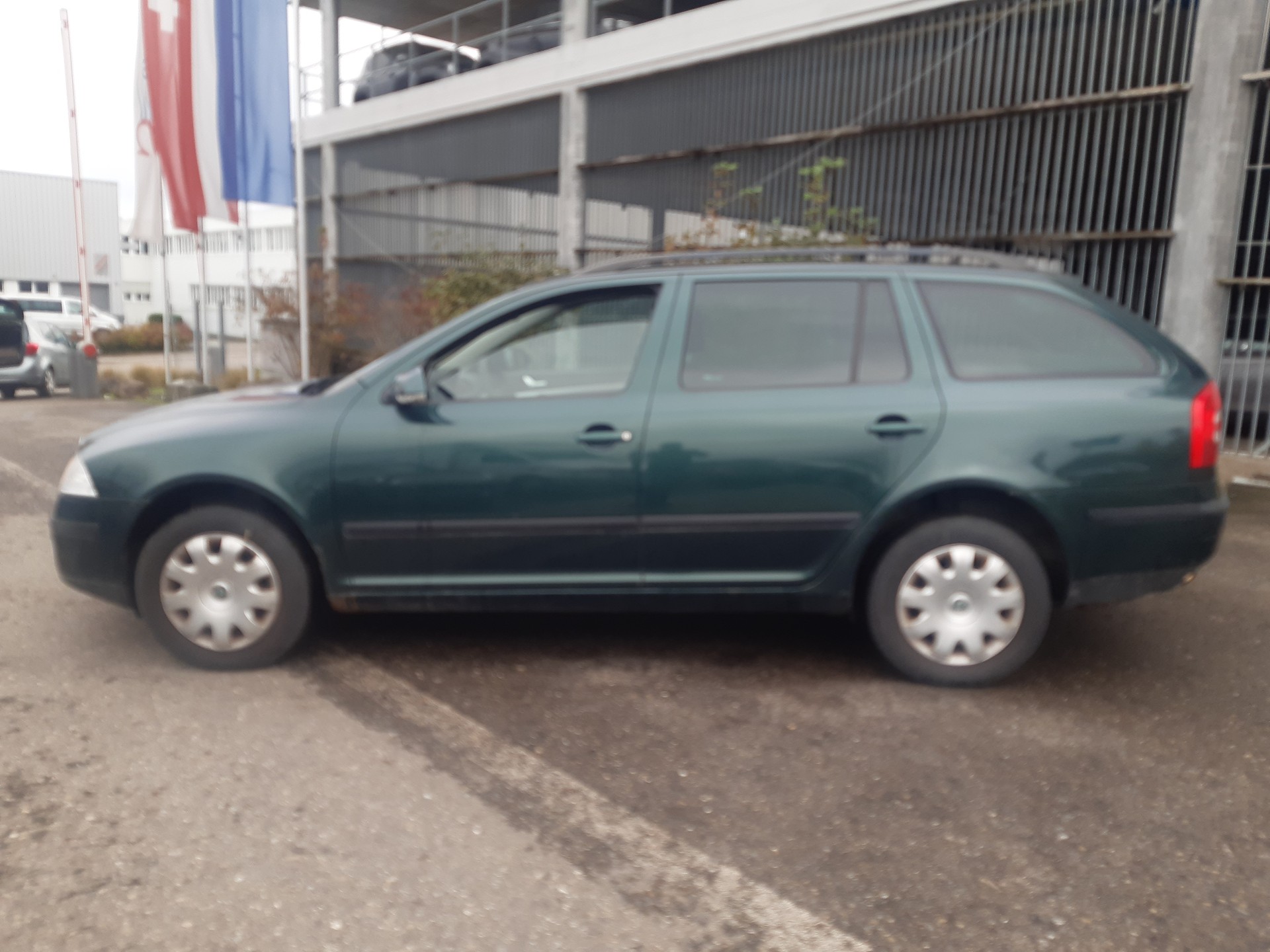 SKODA Octavia 2.0 FSI Swiss Adventure 4x4-image-3