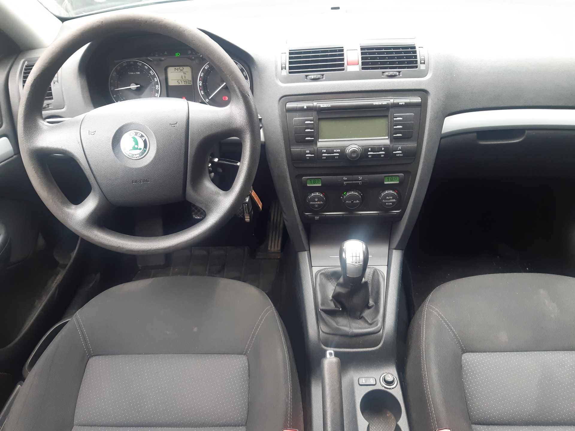 SKODA Octavia 2.0 FSI Swiss Adventure 4x4-image-9