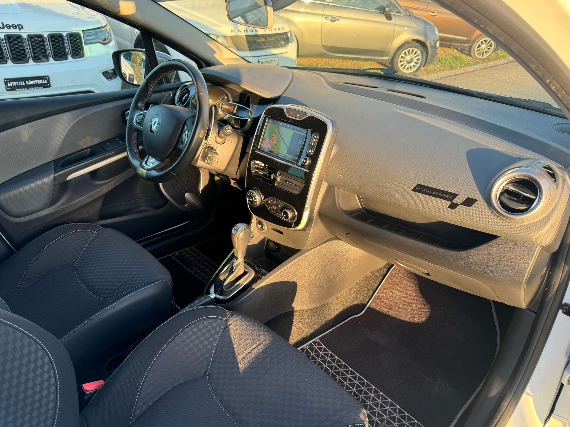 RENAULT Clio 1.2 16V T Limited EDC-image-5