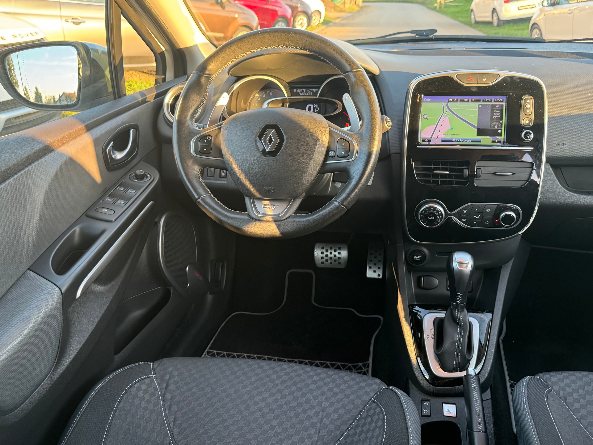RENAULT Clio 1.2 16V T Limited EDC-image-8