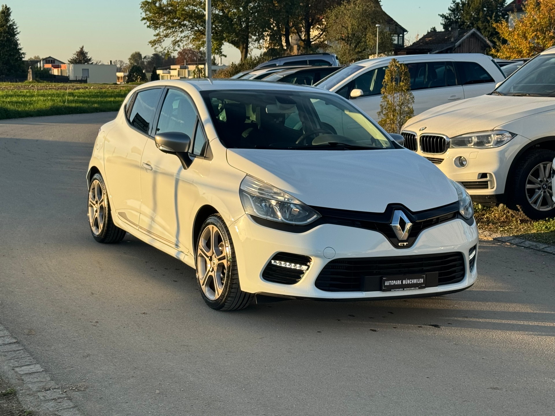 RENAULT Clio 1.2 16V T Limited EDC-image-1