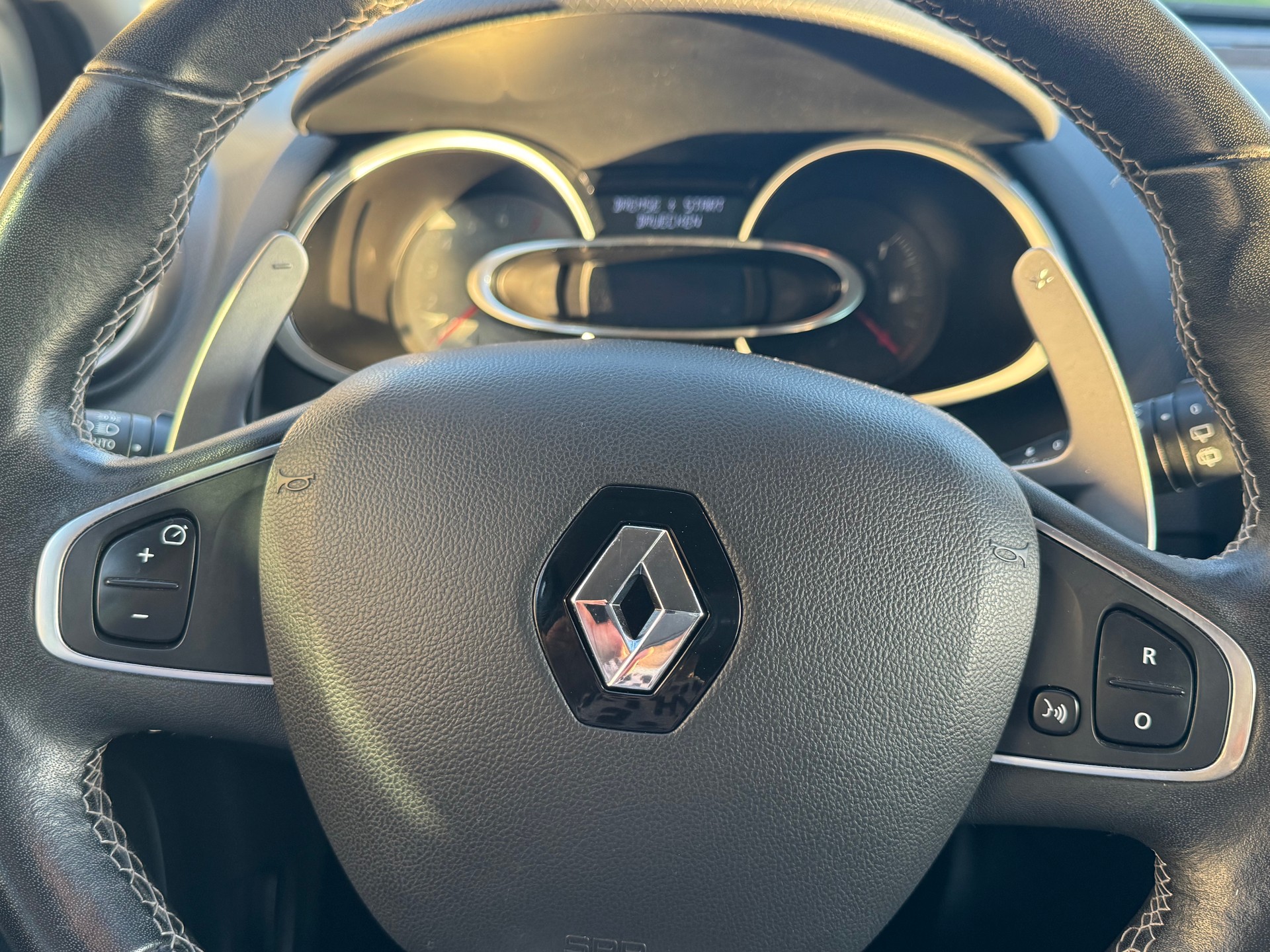 RENAULT Clio 1.2 16V T Limited EDC-image-13
