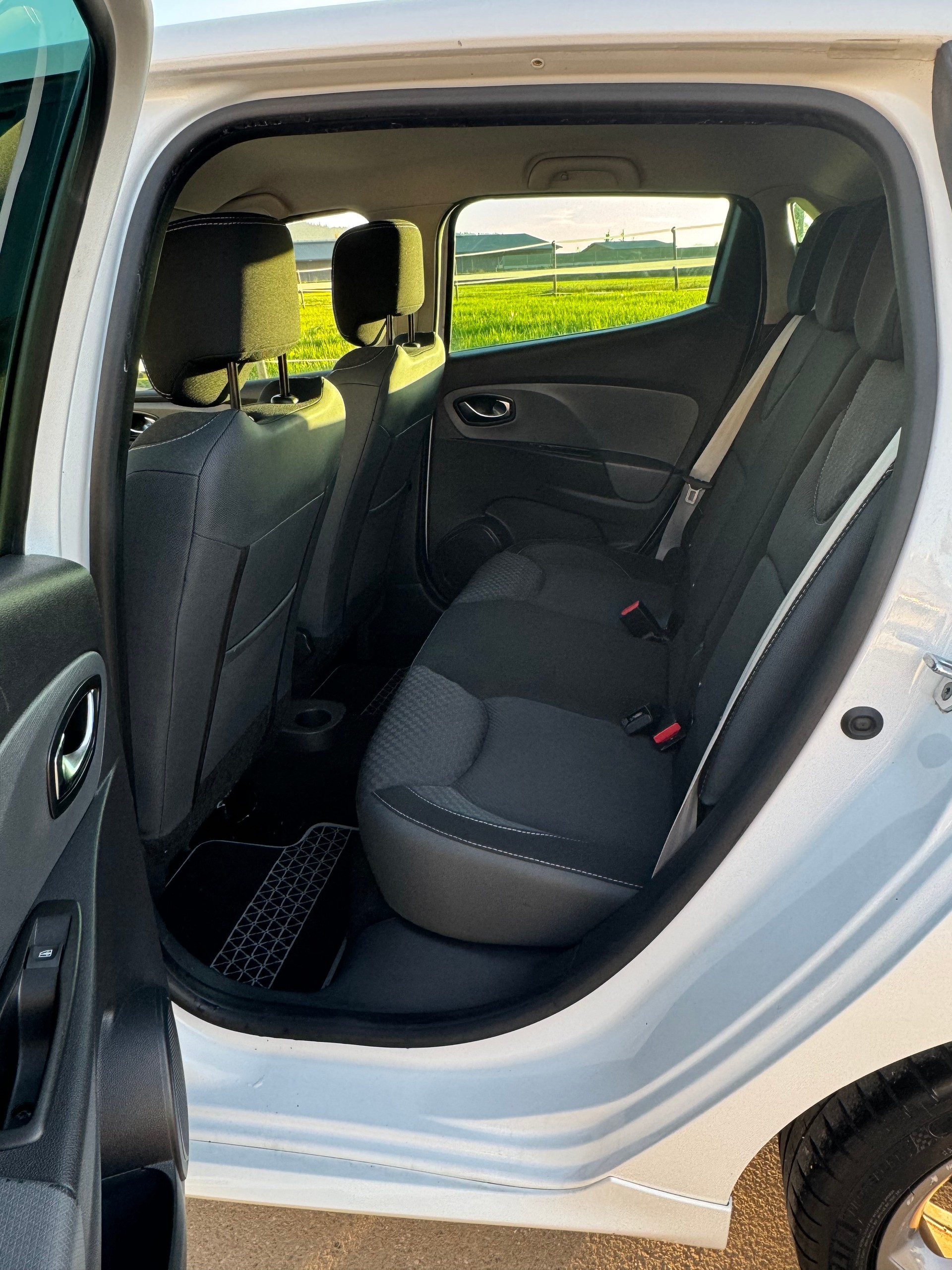 RENAULT Clio 1.2 16V T Limited EDC-image-9