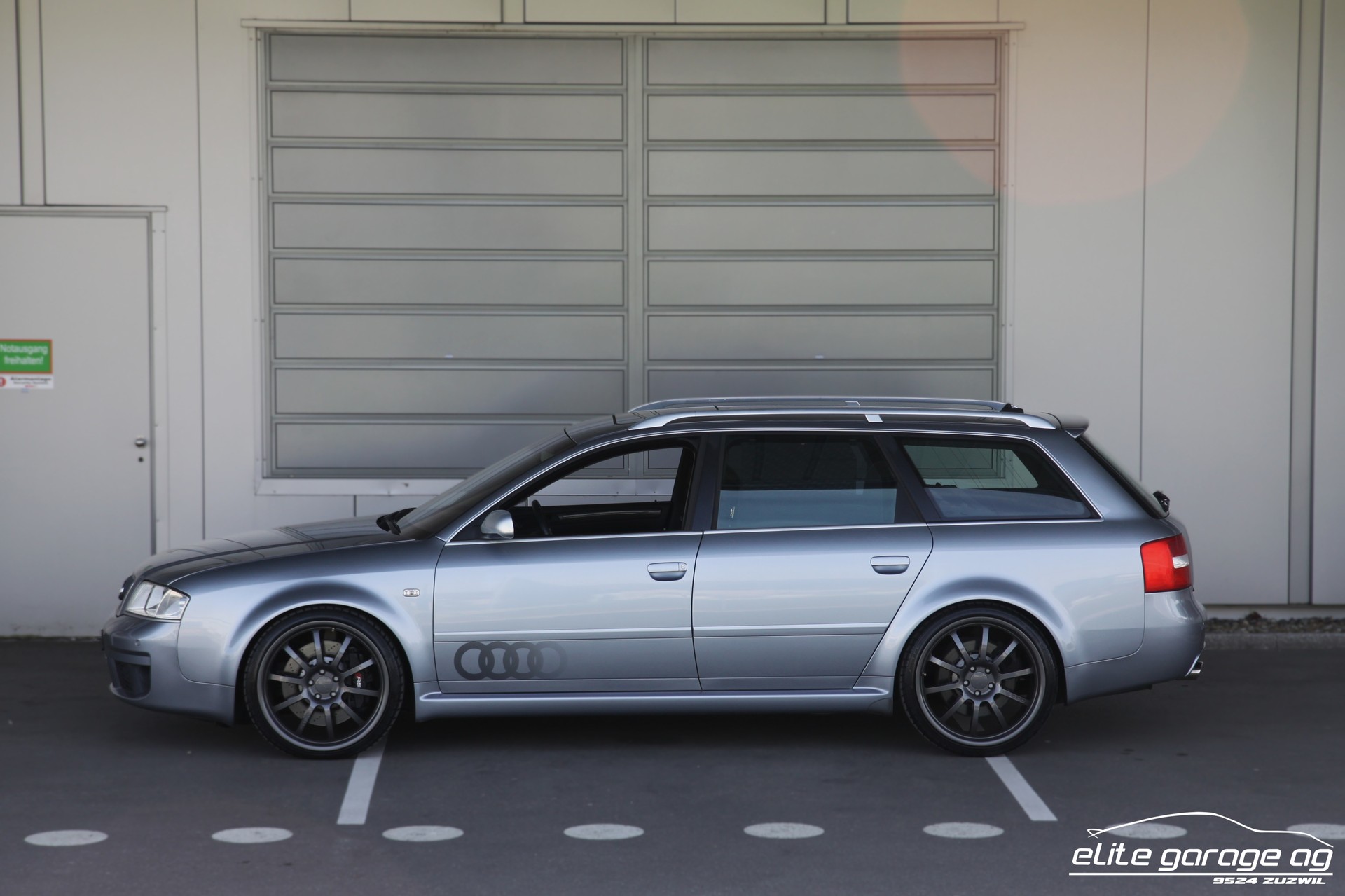 AUDI RS6 Avant QUATTRO SPORTEC-image-1