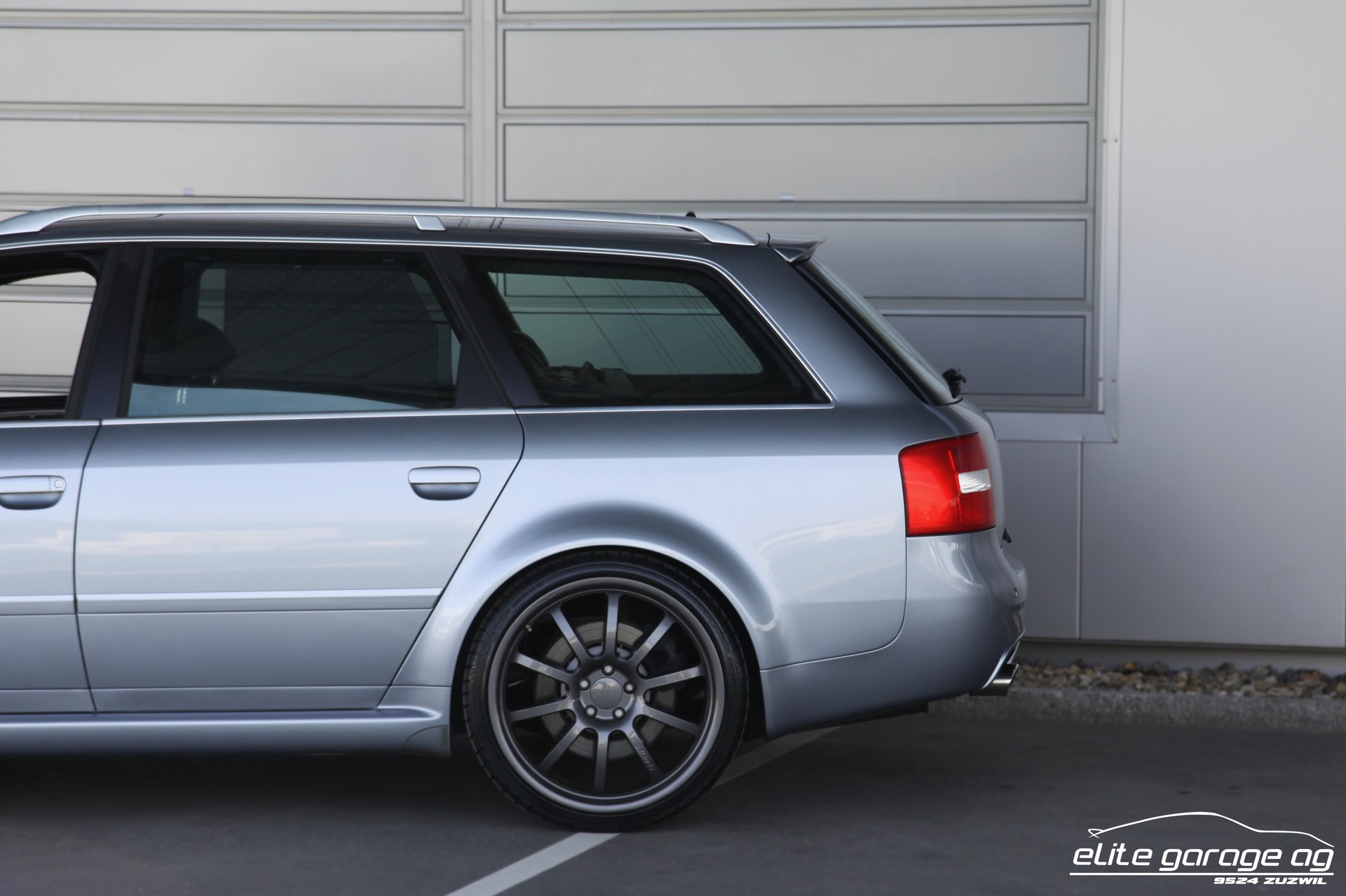 AUDI RS6 Avant QUATTRO SPORTEC-image-11