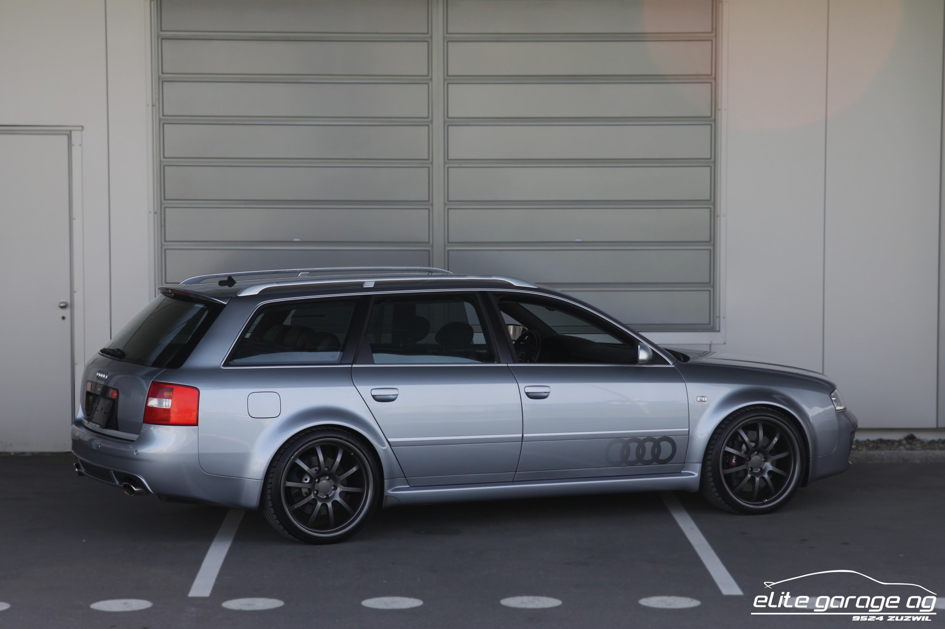AUDI RS6 Avant QUATTRO SPORTEC-image-4
