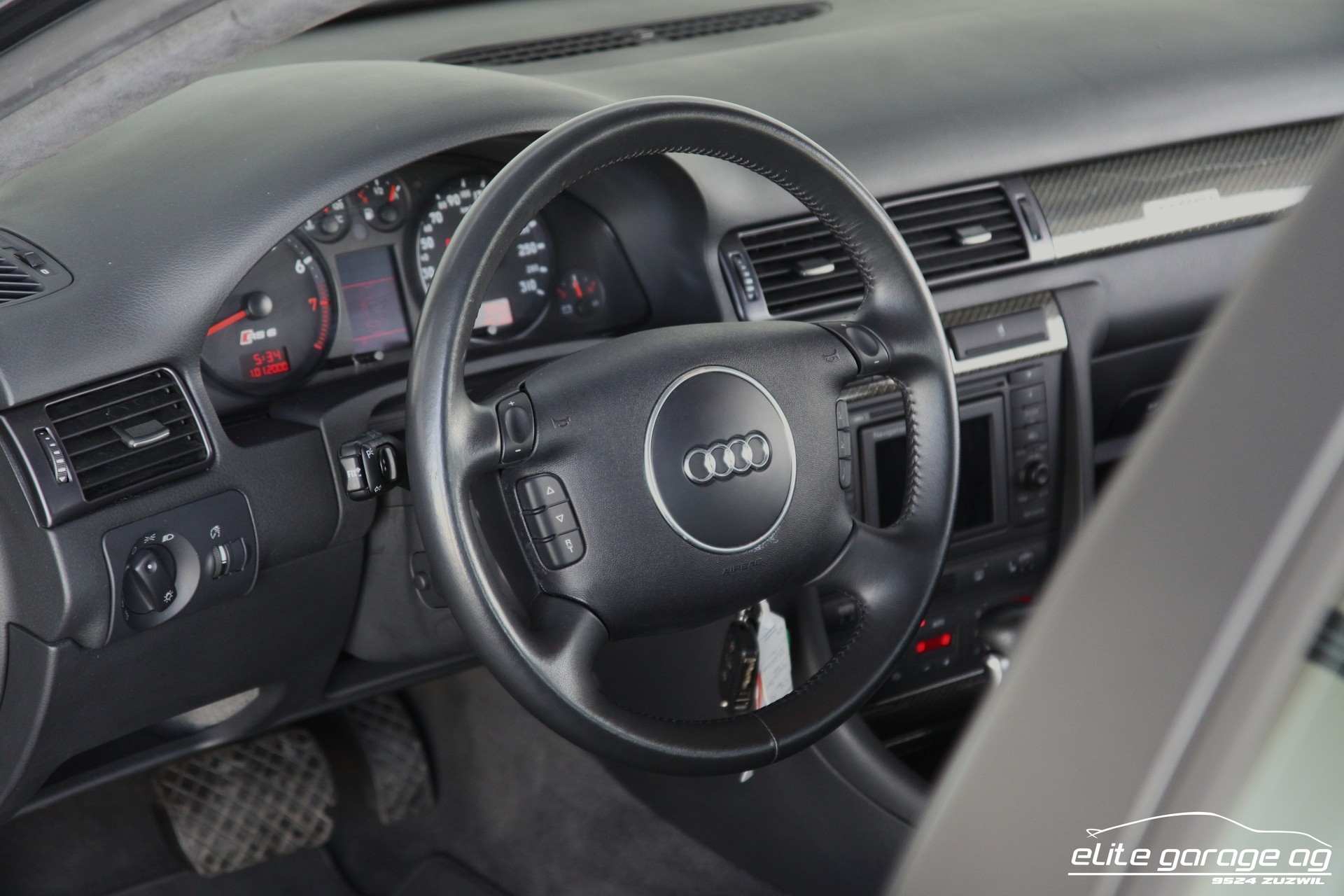 AUDI RS6 Avant QUATTRO SPORTEC-image-14