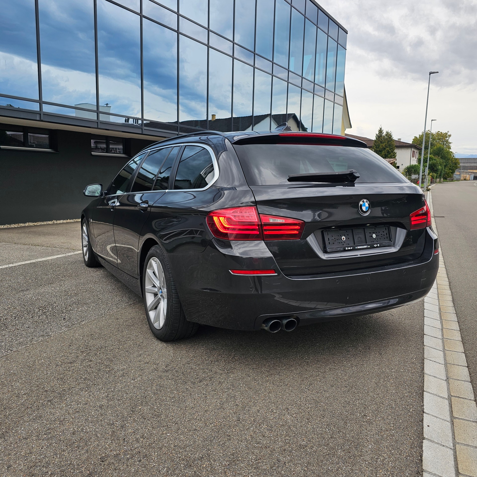 BMW 525d Touring xDrive Steptronic-image-2