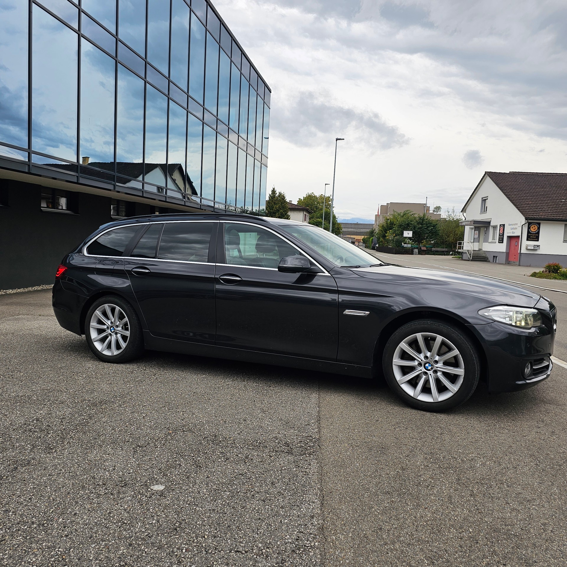 BMW 525d Touring xDrive Steptronic-image-1