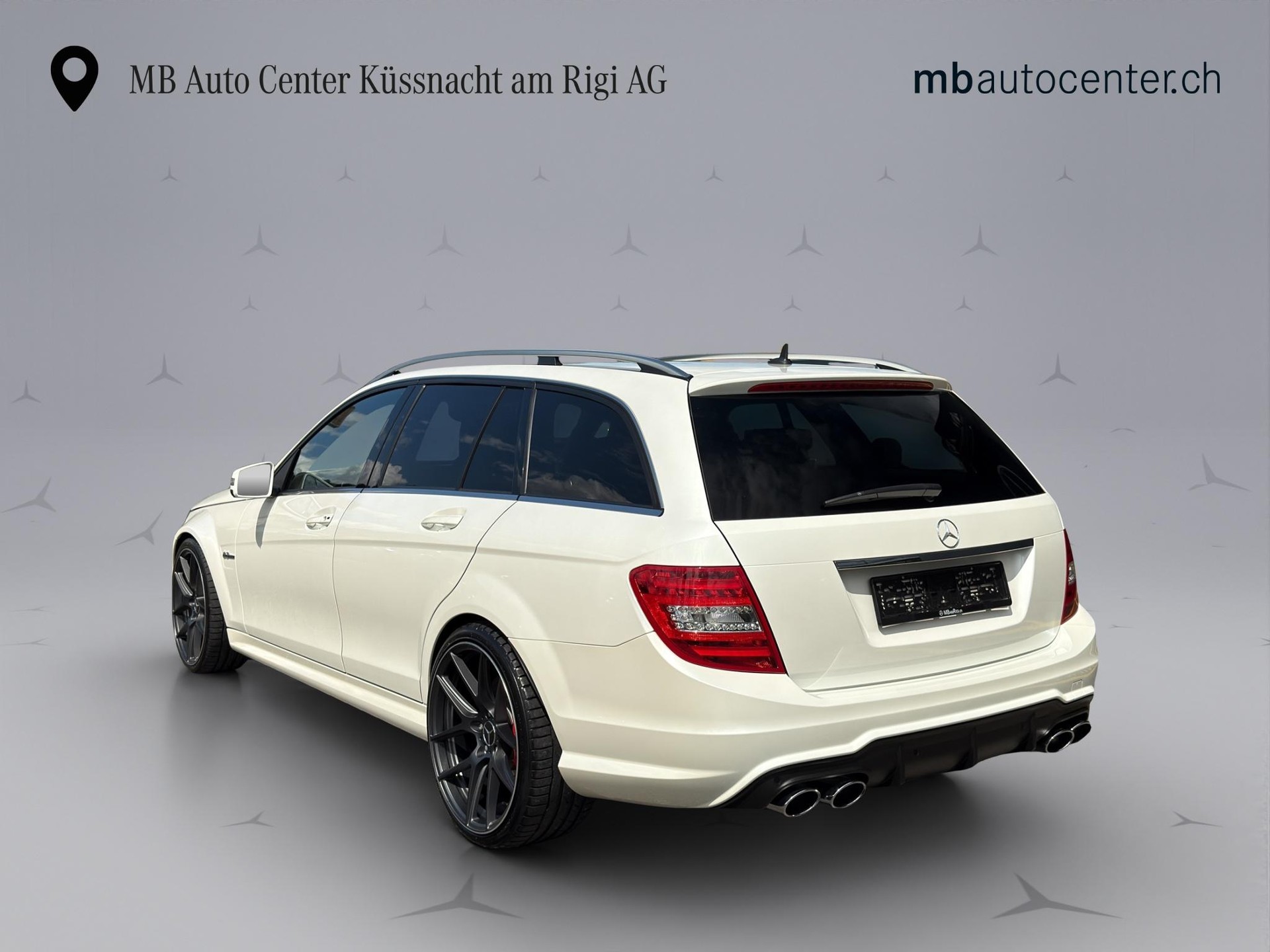 MERCEDES-BENZ C 63 V8 AMG Kombi-showroom-element-3