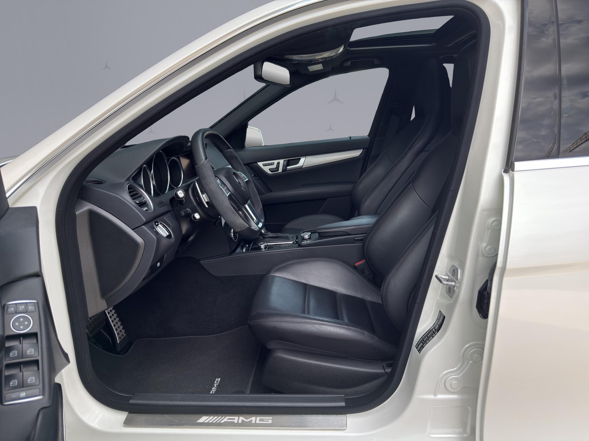 MERCEDES-BENZ C 63 V8 AMG Kombi-image-8