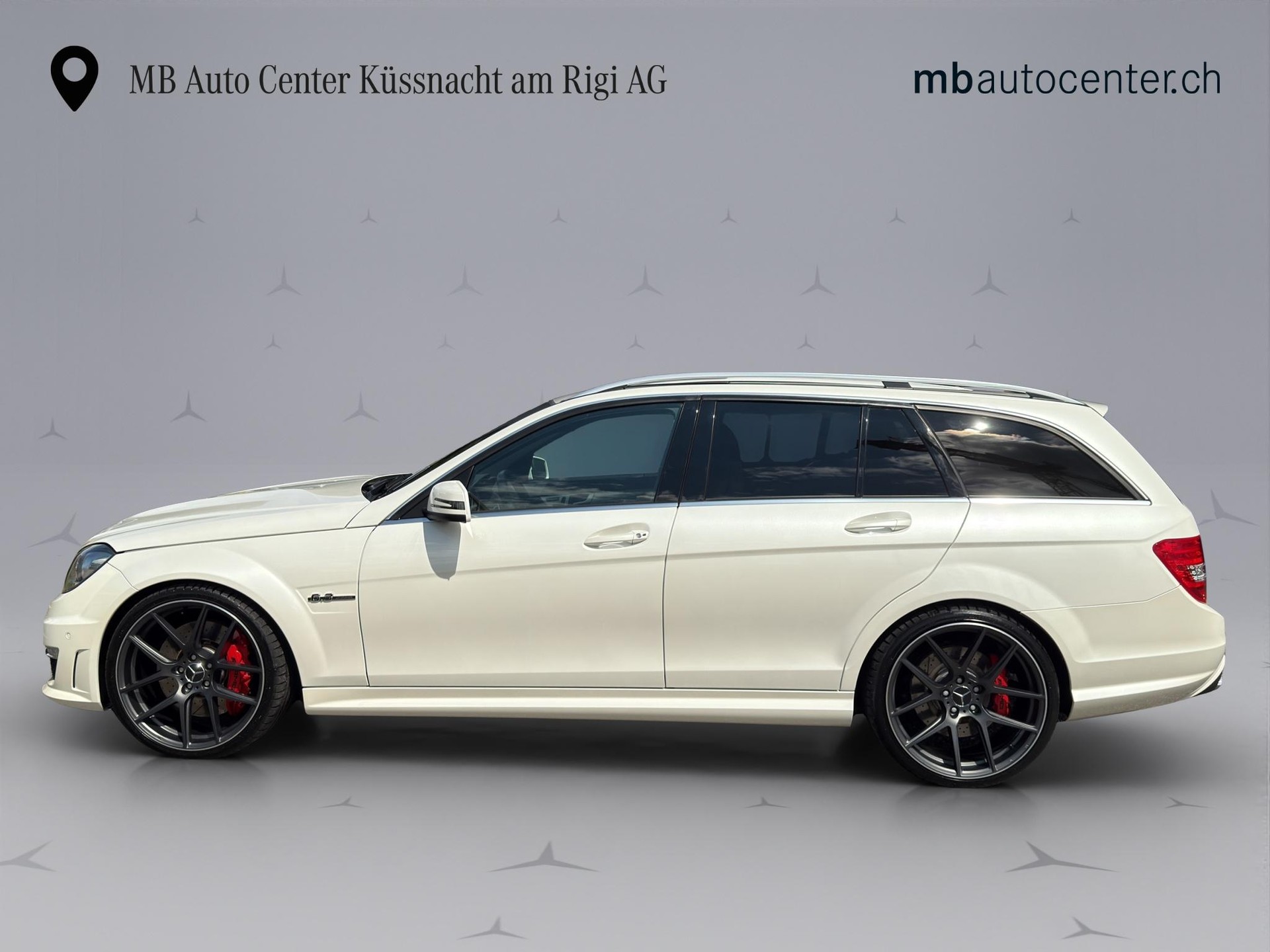 MERCEDES-BENZ C 63 V8 AMG Kombi-showroom-element-2