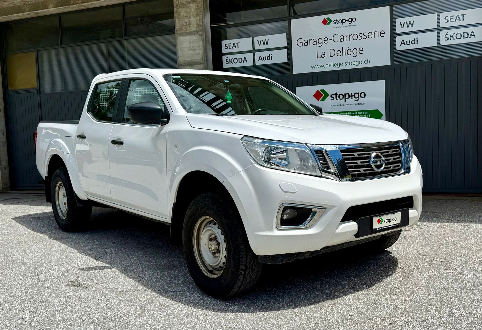 NISSAN Navara Double Cab Visia 2.3 dCi 4WD-image-0