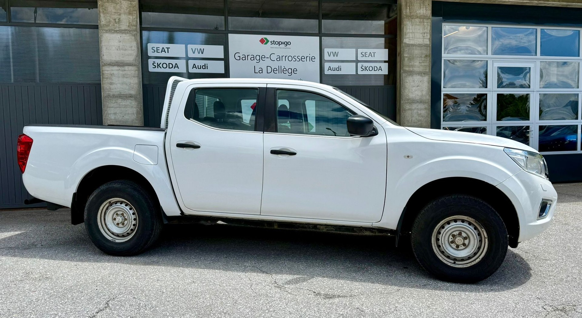 NISSAN Navara Double Cab Visia 2.3 dCi 4WD-image-3