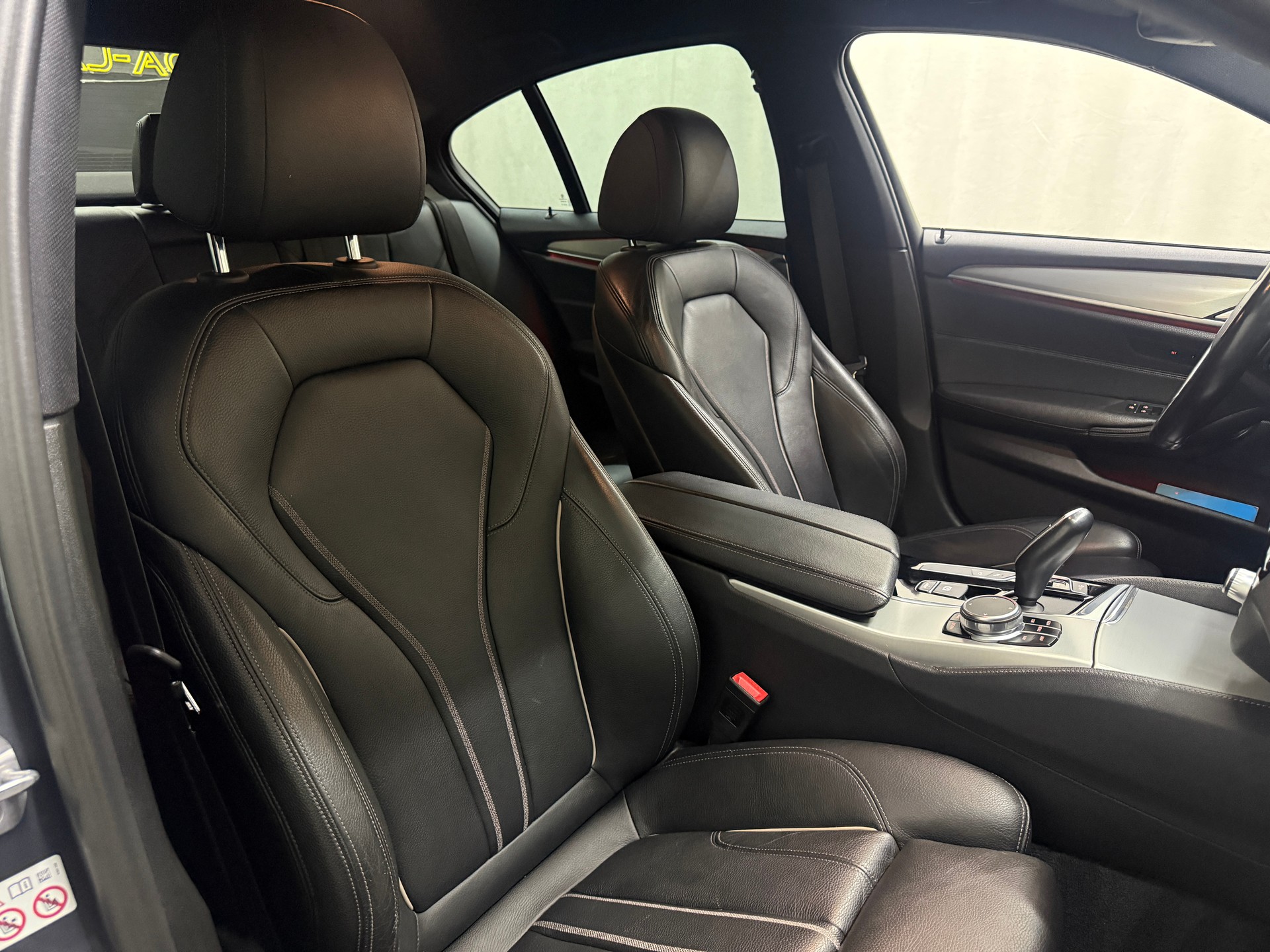 BMW 520d xDrive Steptronic-image-16