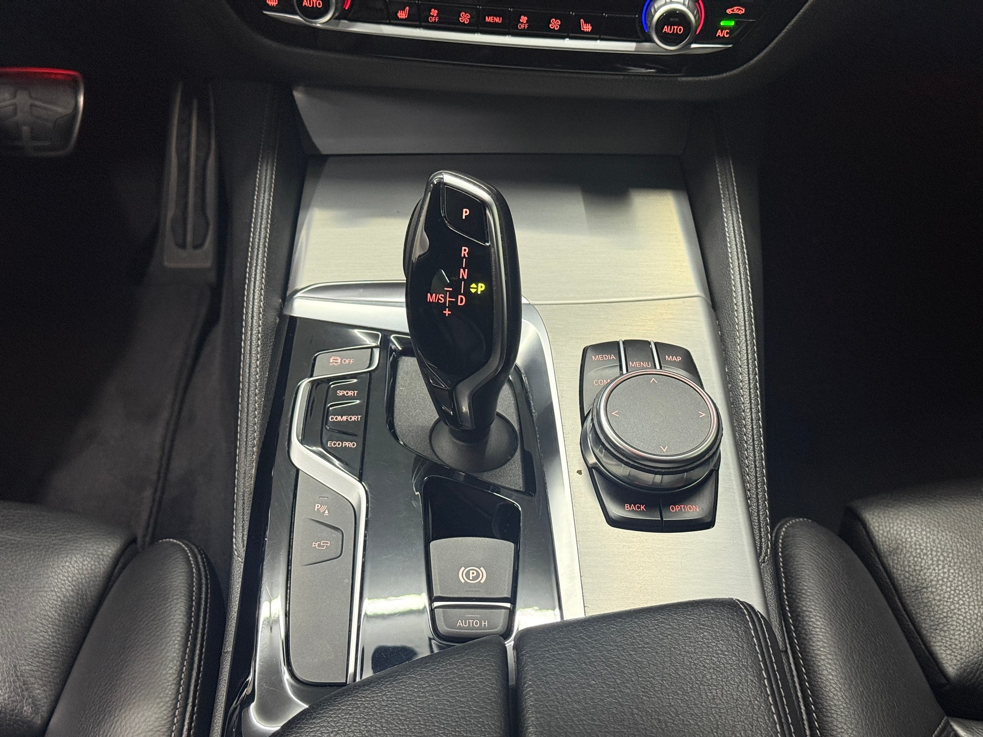 BMW 520d xDrive Steptronic-image-11