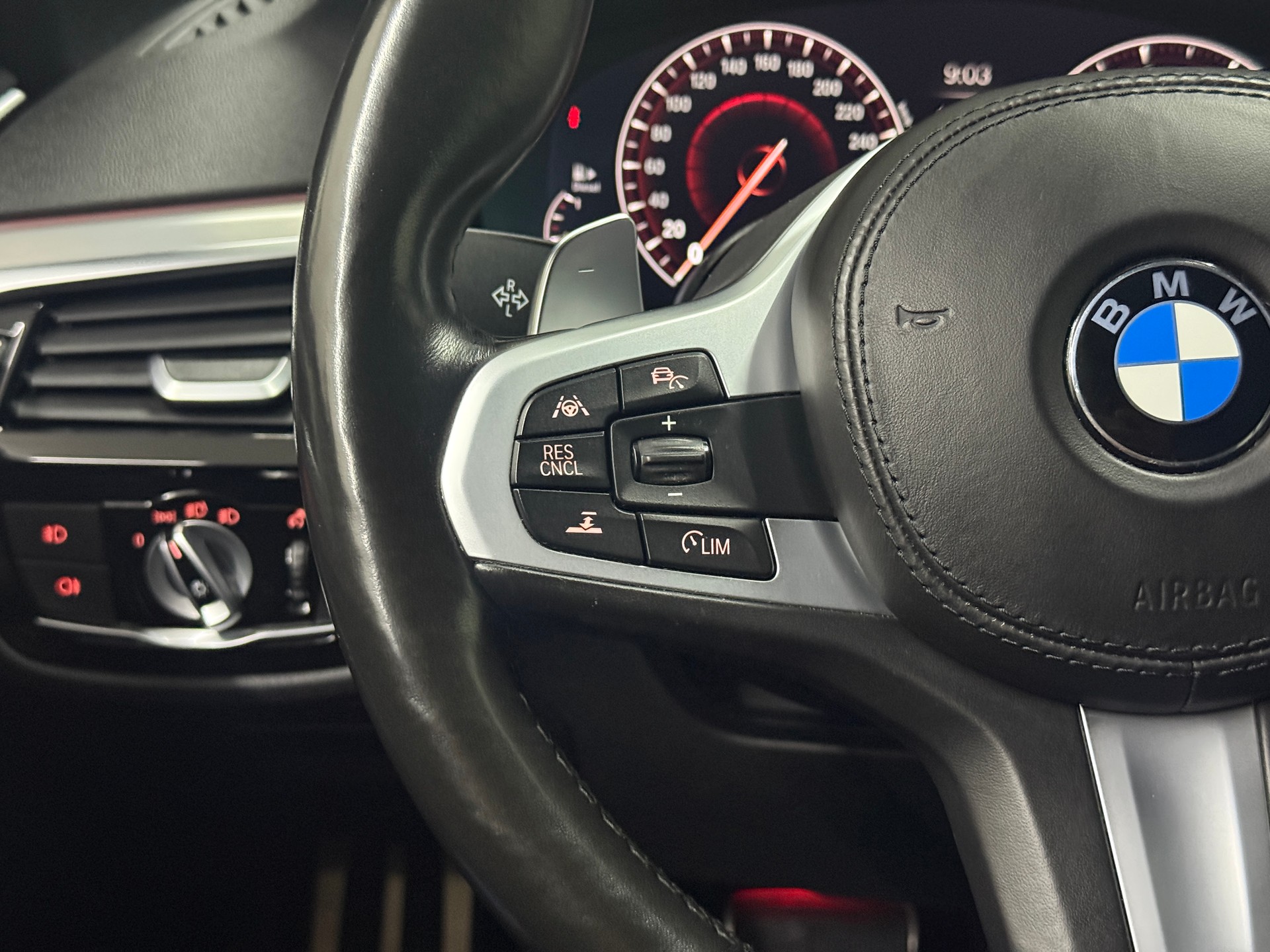 BMW 520d xDrive Steptronic-image-12