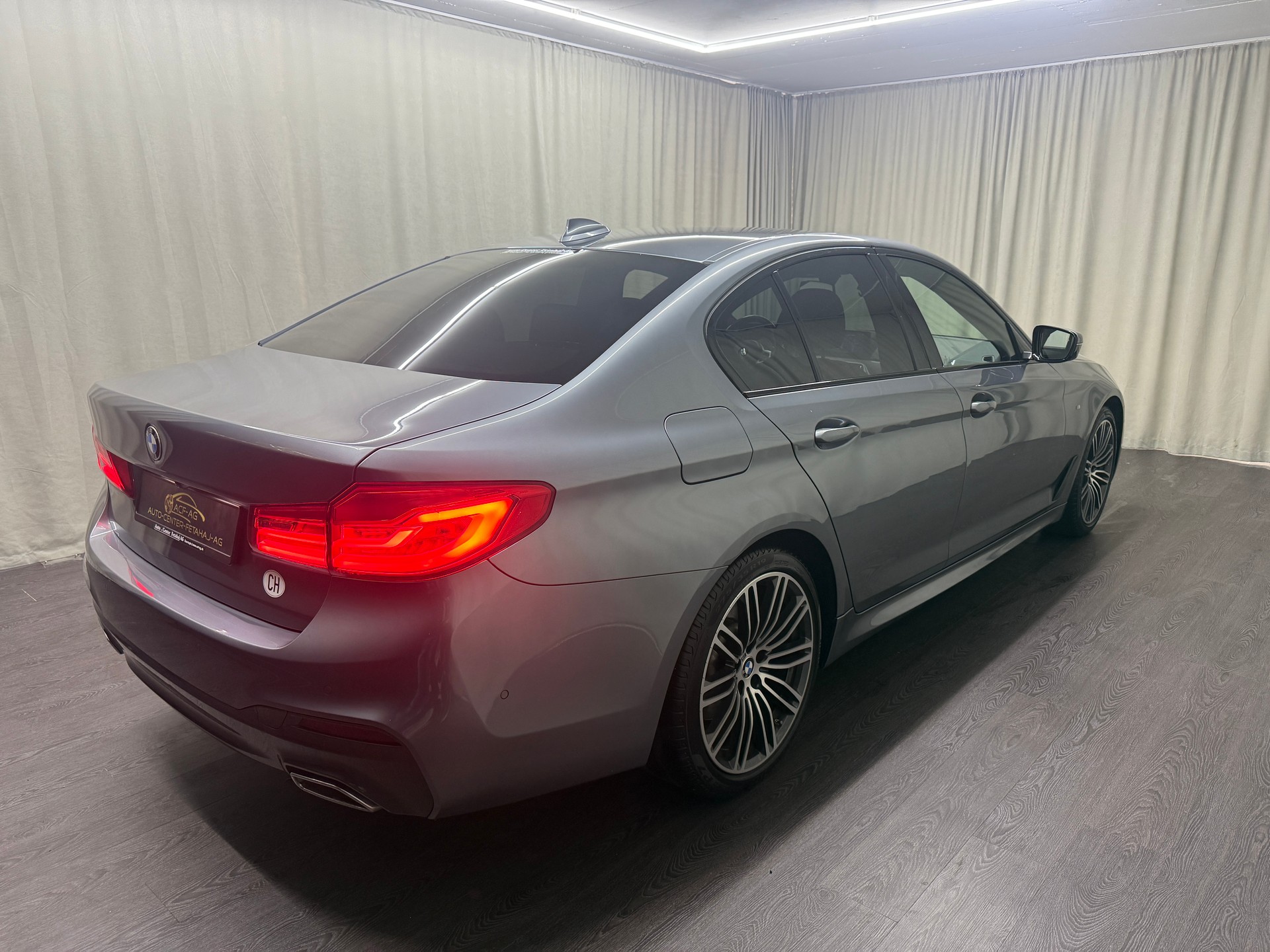 BMW 520d xDrive Steptronic-image-5