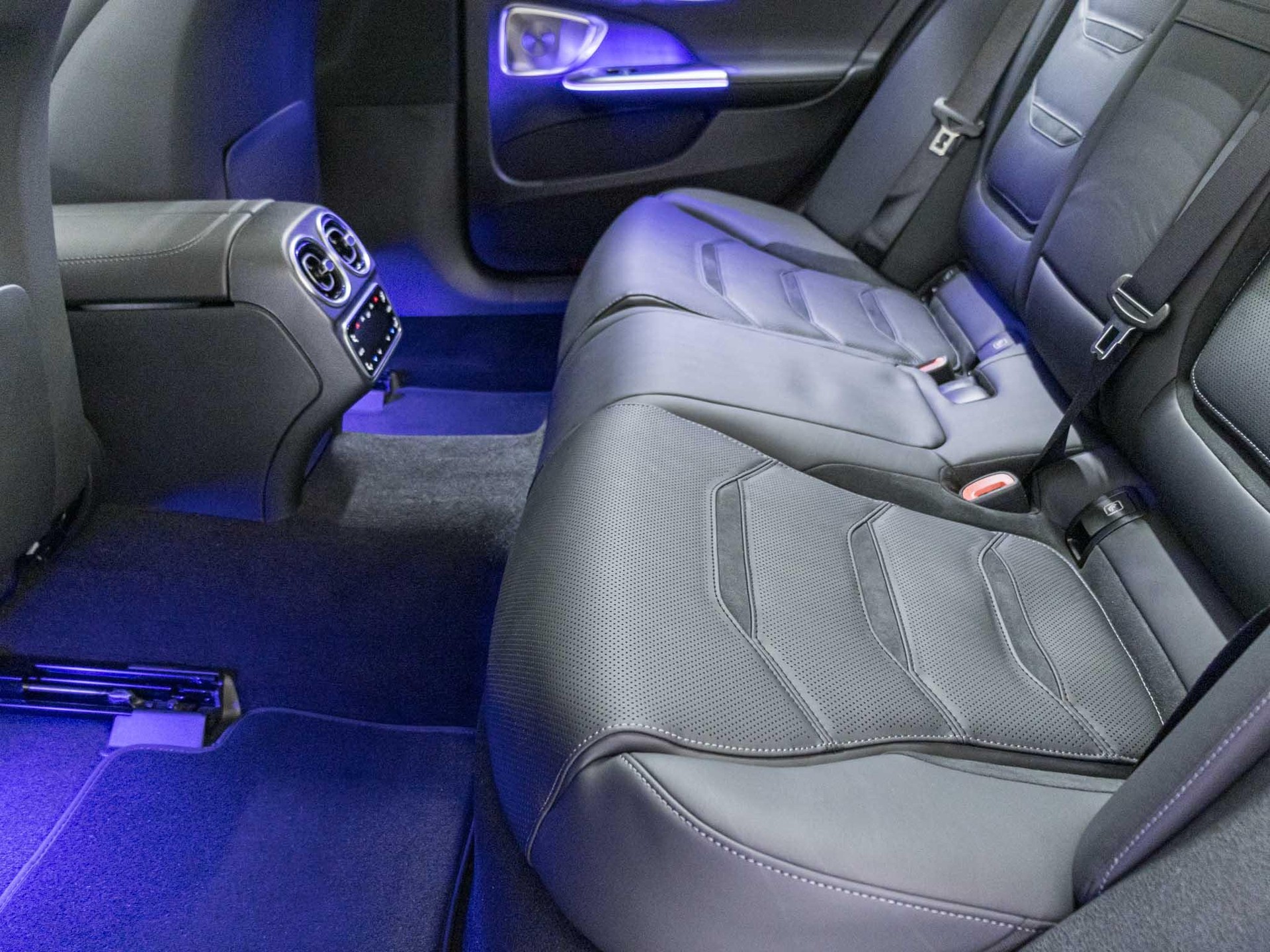 MERCEDES-BENZ C 63 S AMG E Performance 4MATIC "Executive Edition"-image-8
