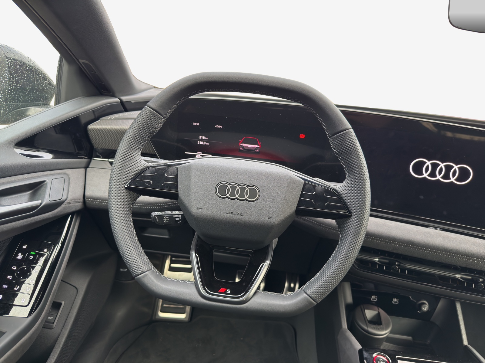 AUDI A6 Avant e-tron quattro-image-9