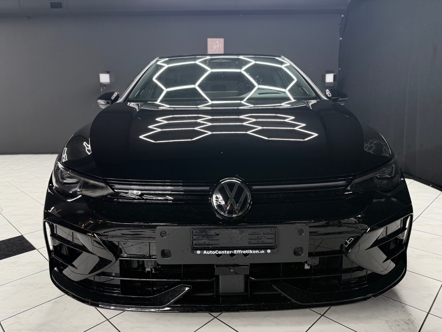 VW Golf 2.0TSI R 4M-image-2