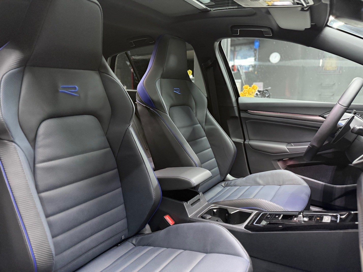 VW Golf 2.0TSI R 4M-image-11