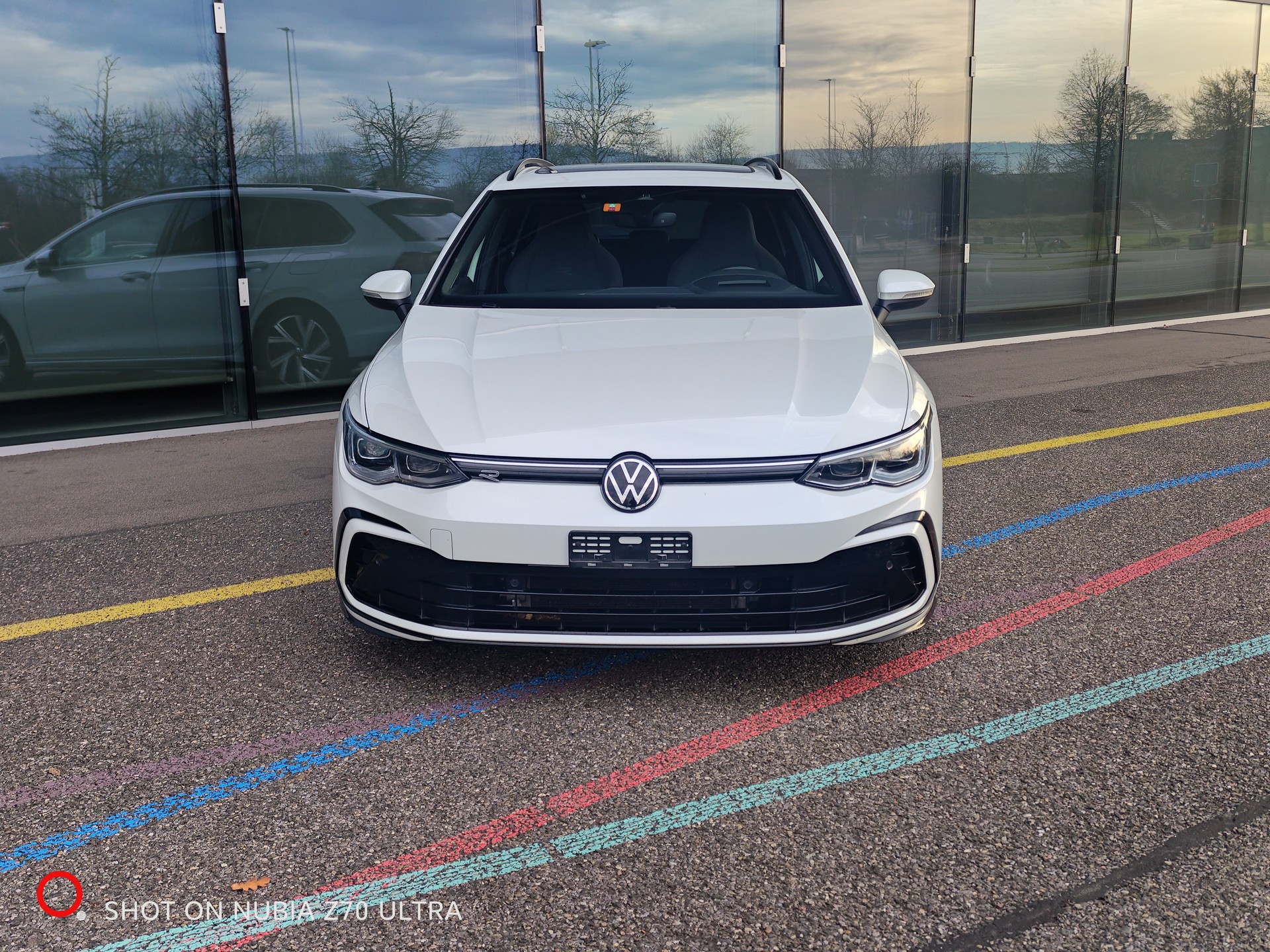 VW Golf Variant 1.5 eTSI mHEV R-LINE - PANORAMA - HEAD UP-image-9