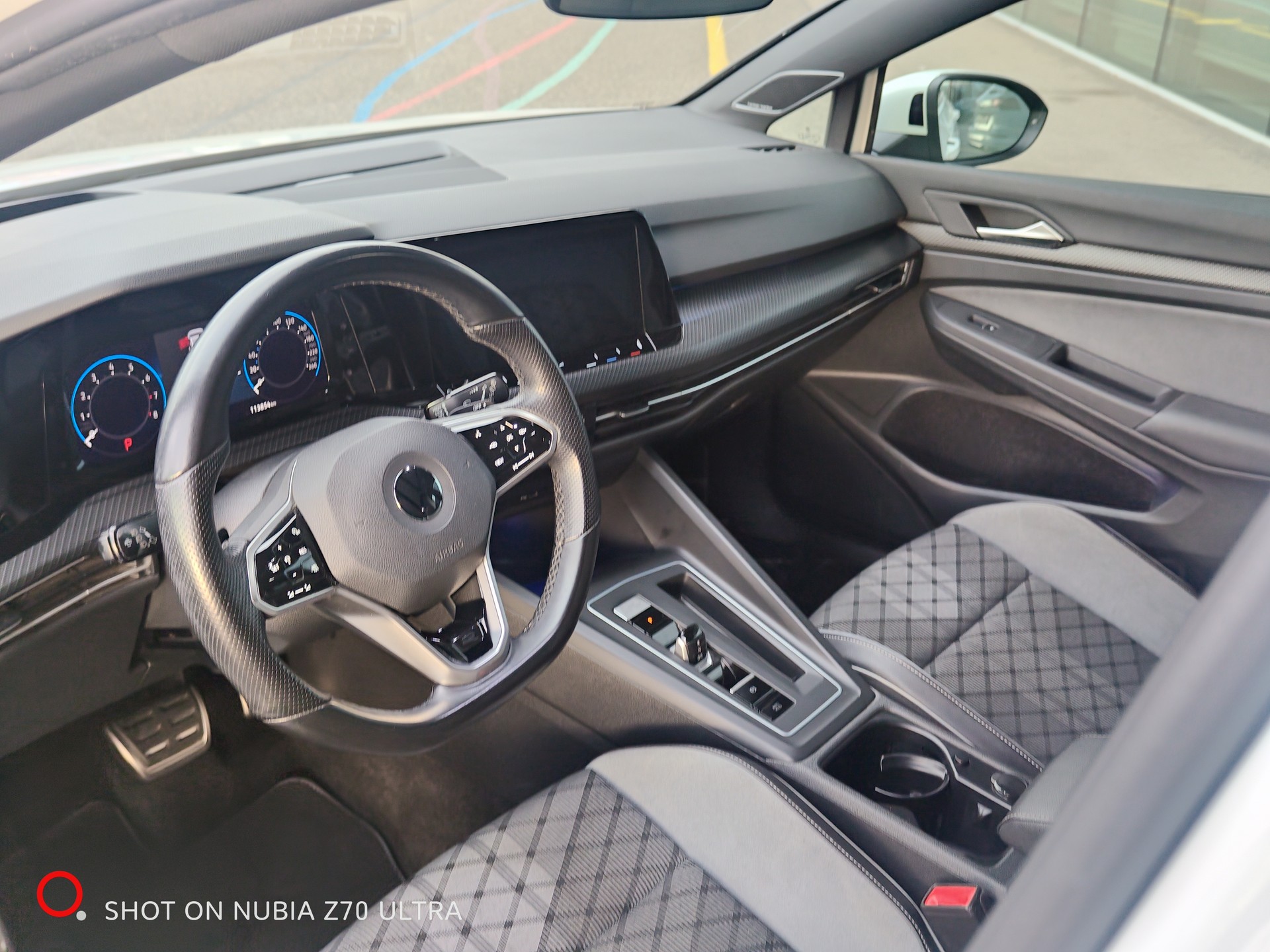 VW Golf Variant 1.5 eTSI mHEV R-LINE - PANORAMA - HEAD UP-image-12