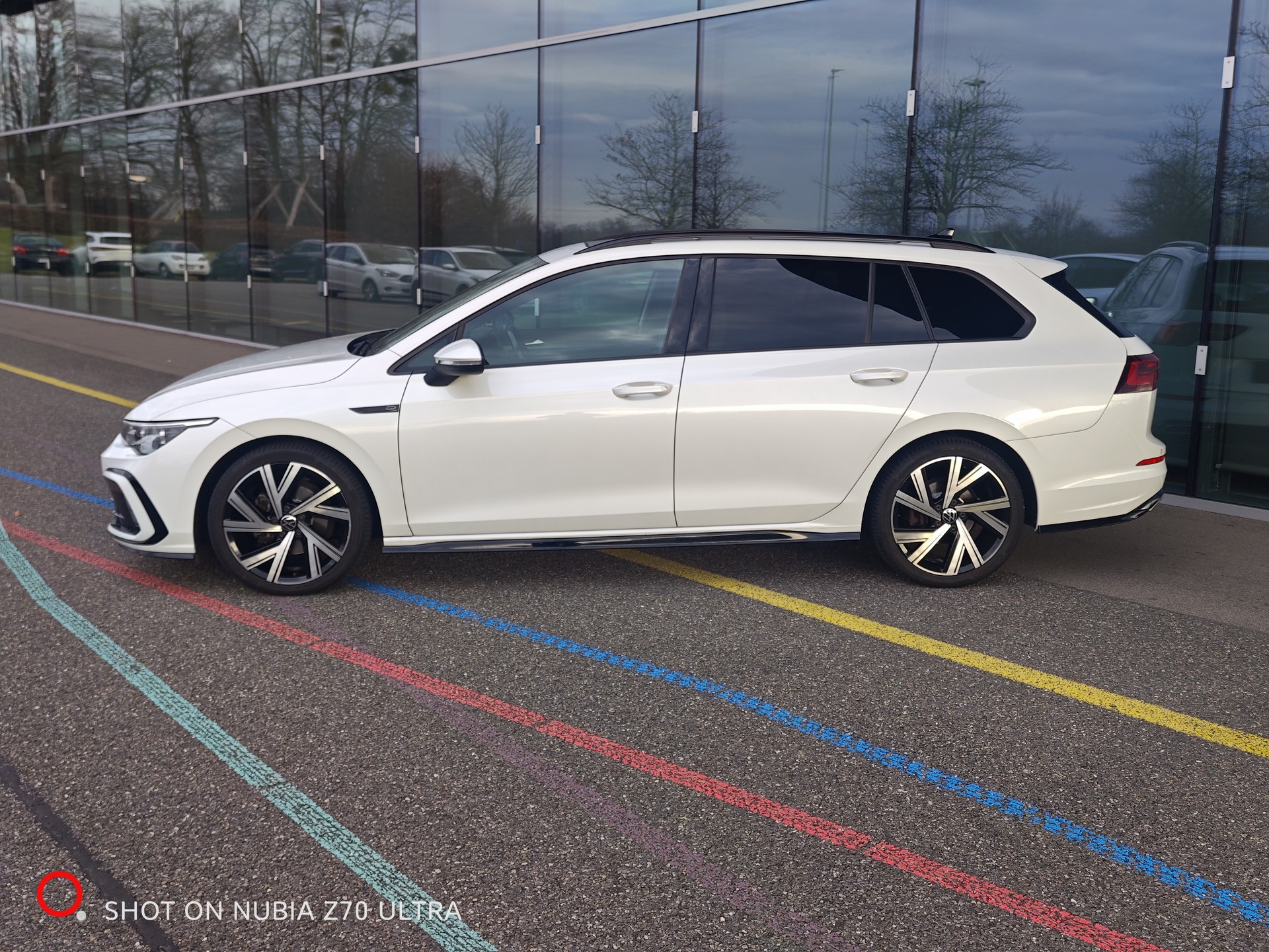 VW Golf Variant 1.5 eTSI mHEV R-LINE - PANORAMA - HEAD UP-image-1